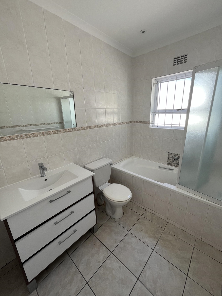 4 Bedroom Property for Sale in Sunningdale Western Cape